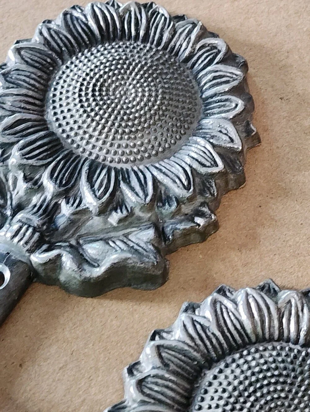 Vintage Flower Single Hook Sunflower Set 2 Towel Robe Cast Aluminum Lightweight